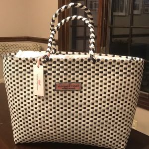 Vineyard Vines woven tote navy and white